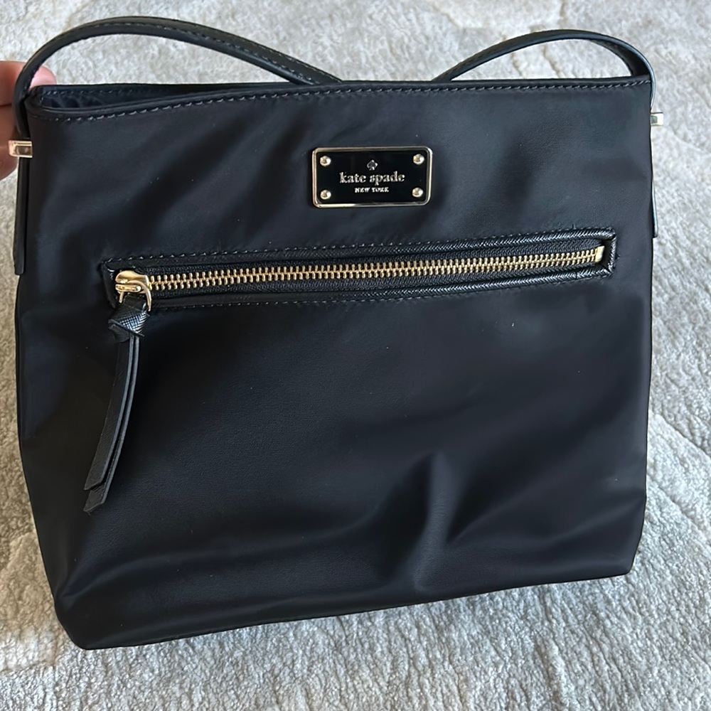 Kate spade cross body bag in good condition.